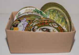 Box of assorted decorative plates