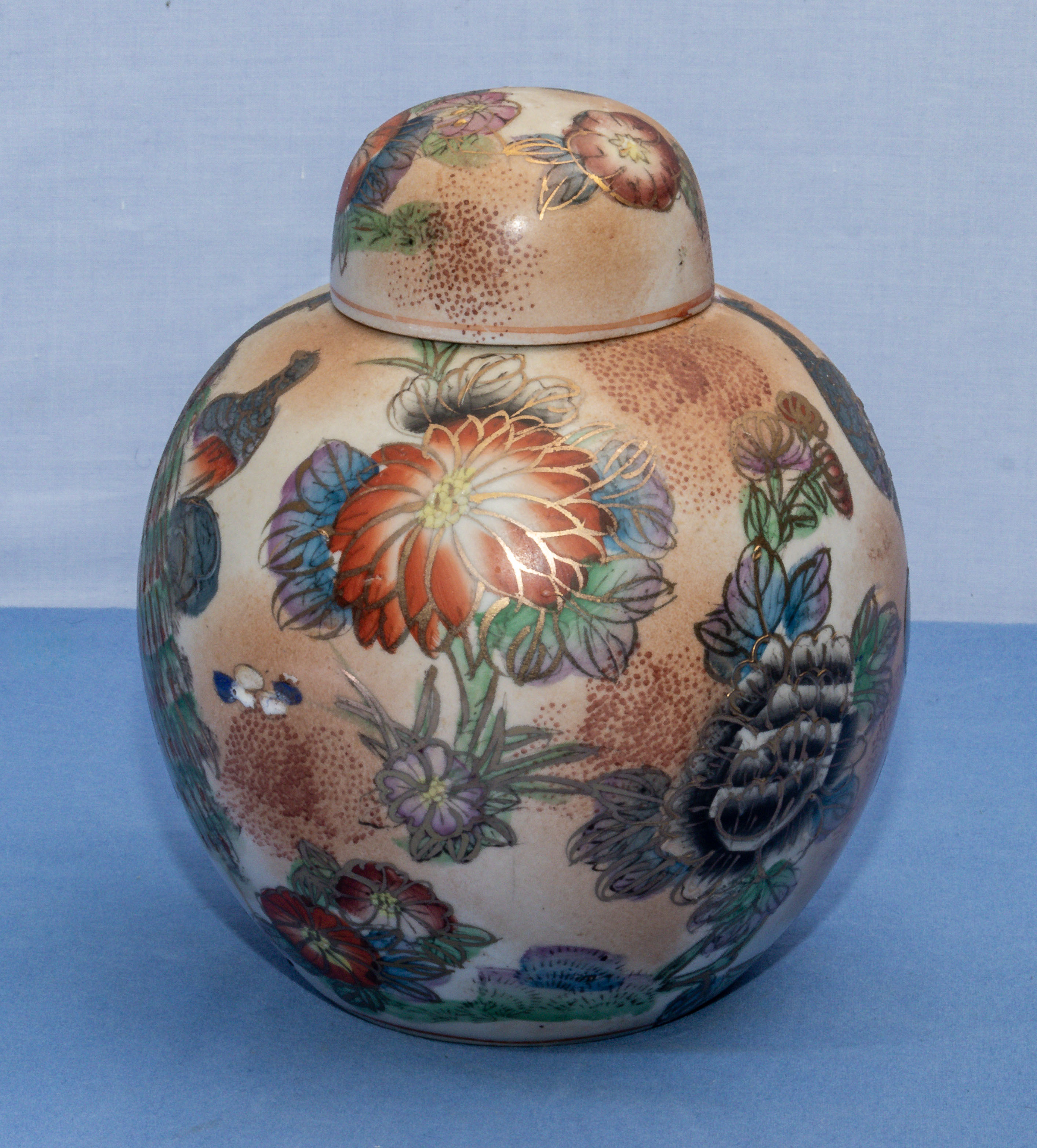 Oriental ginger jar decorated with exotic birds 20cm tall - Image 2 of 8