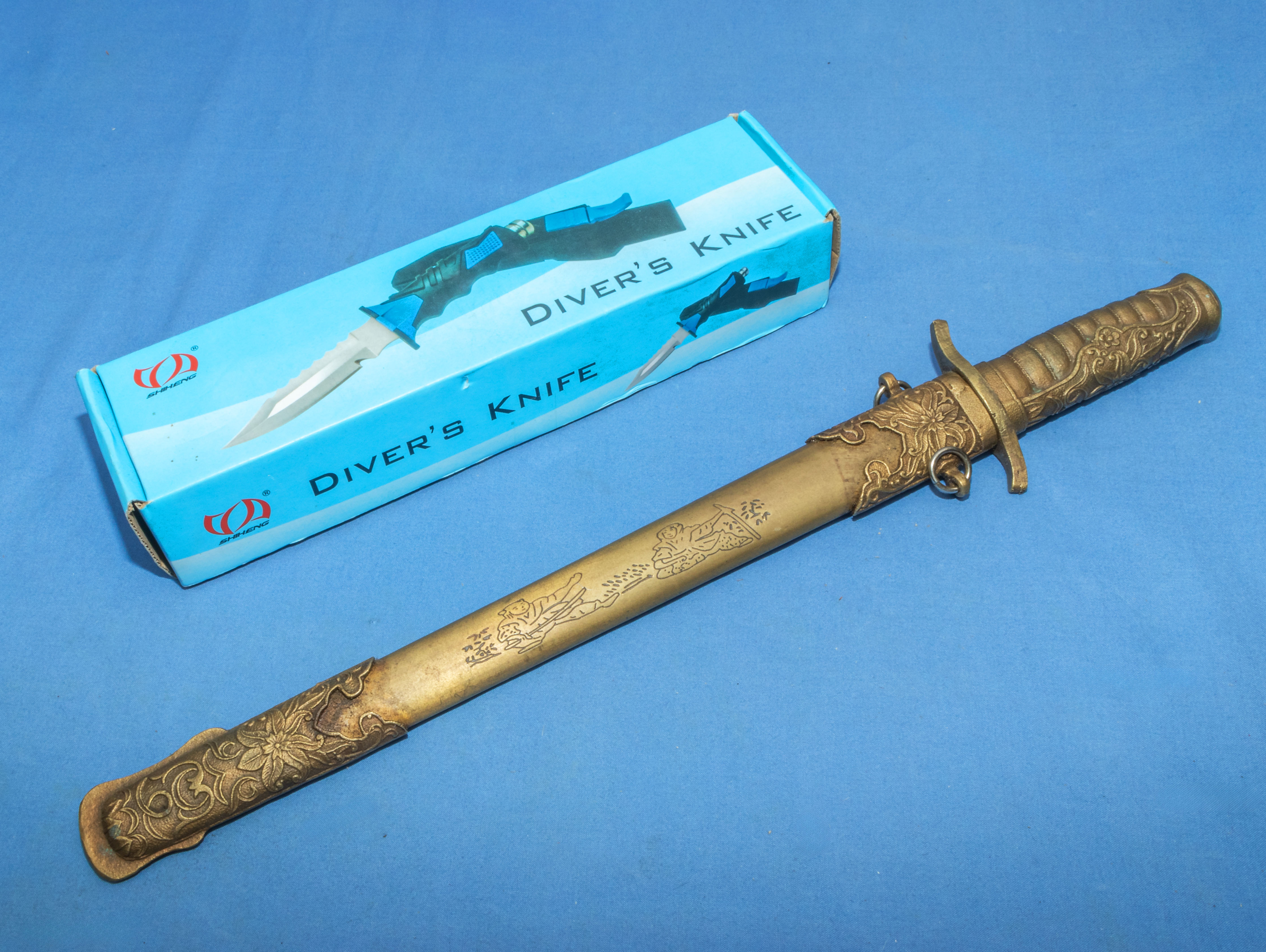 A replica small sword and a divers knife