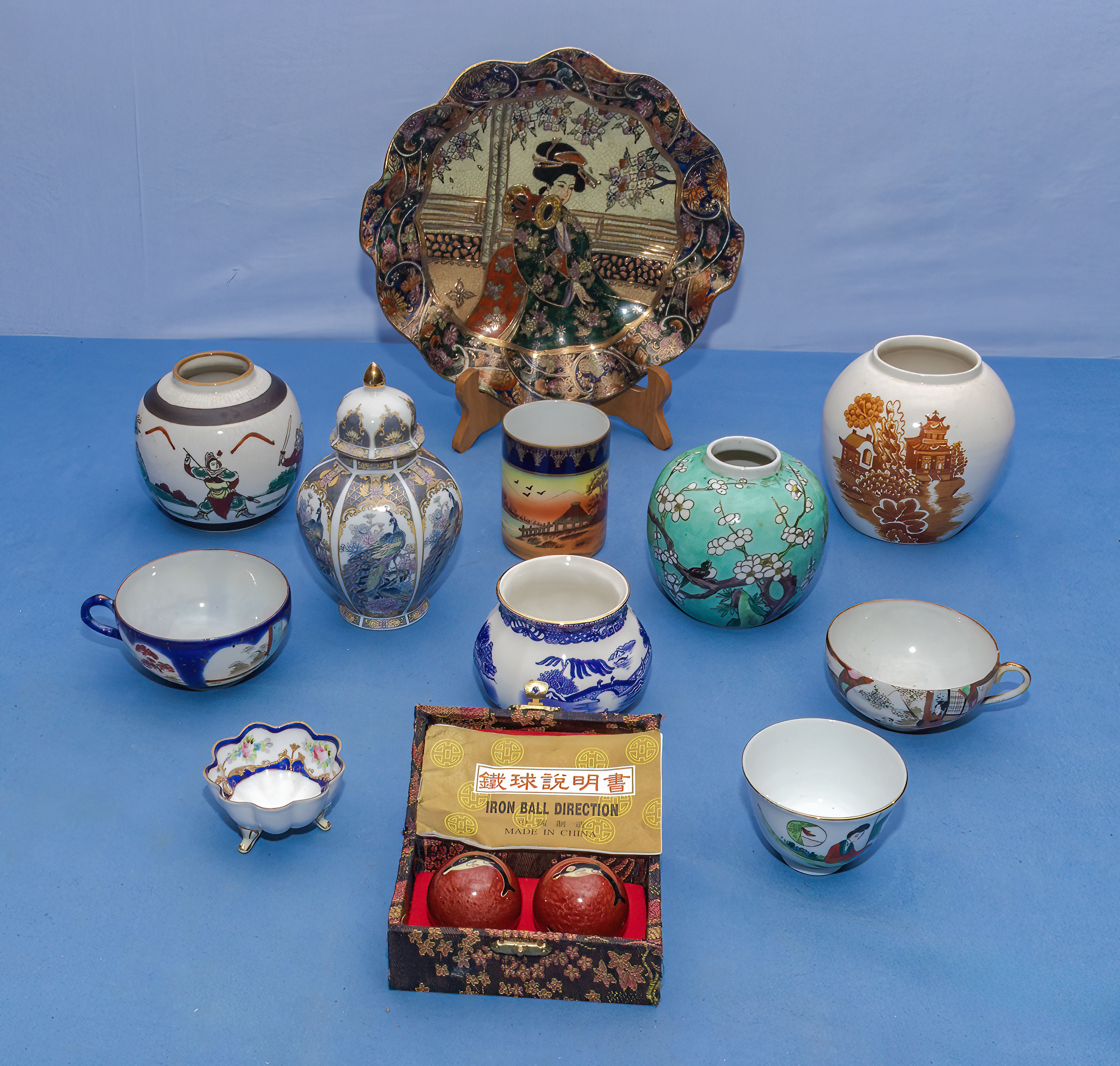 Box of assorted Oriental style ceramics