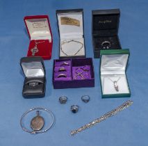 Assorted silver jewellery items, 53gms