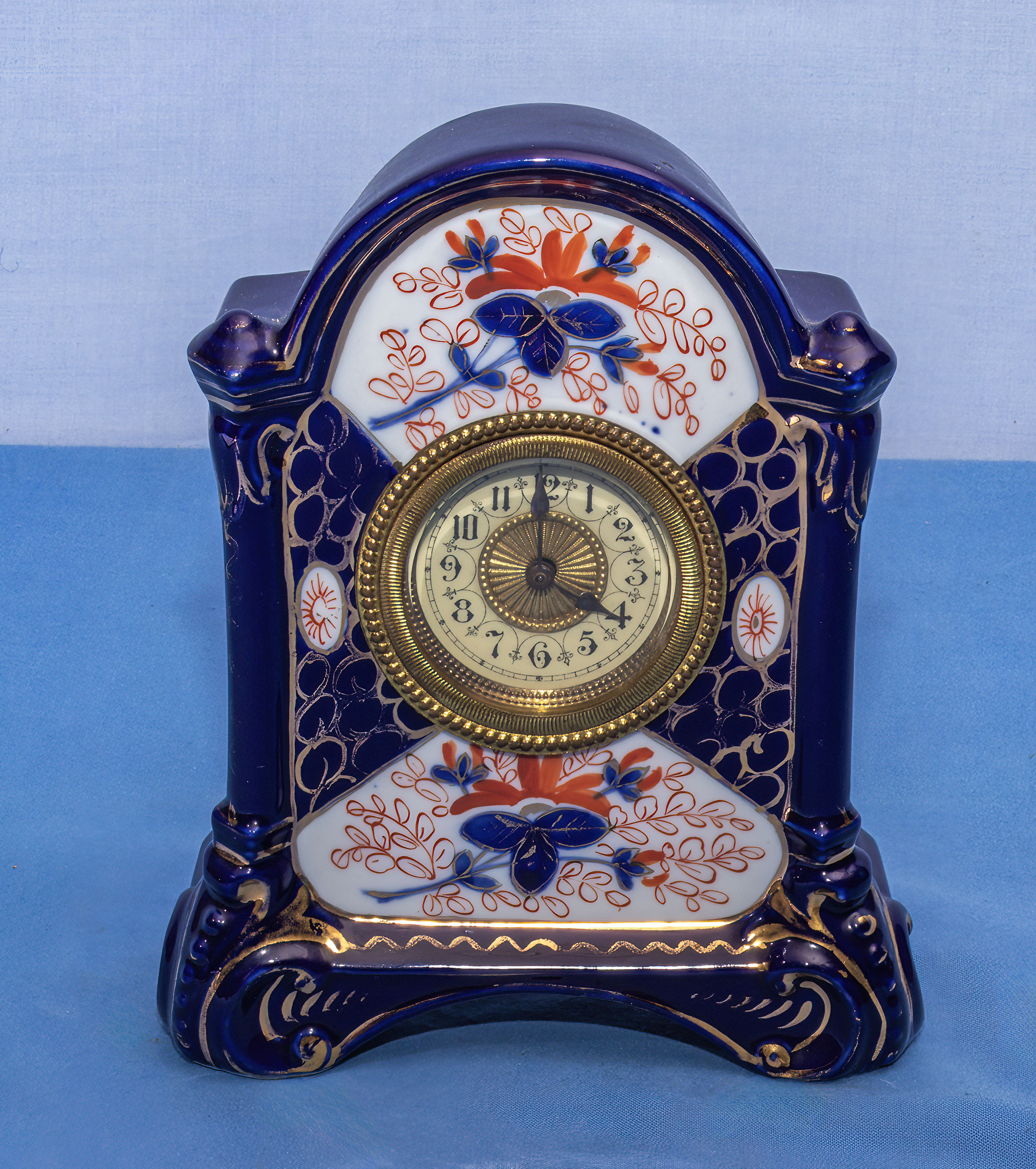 Vintage pottery mantle clock, 17cm