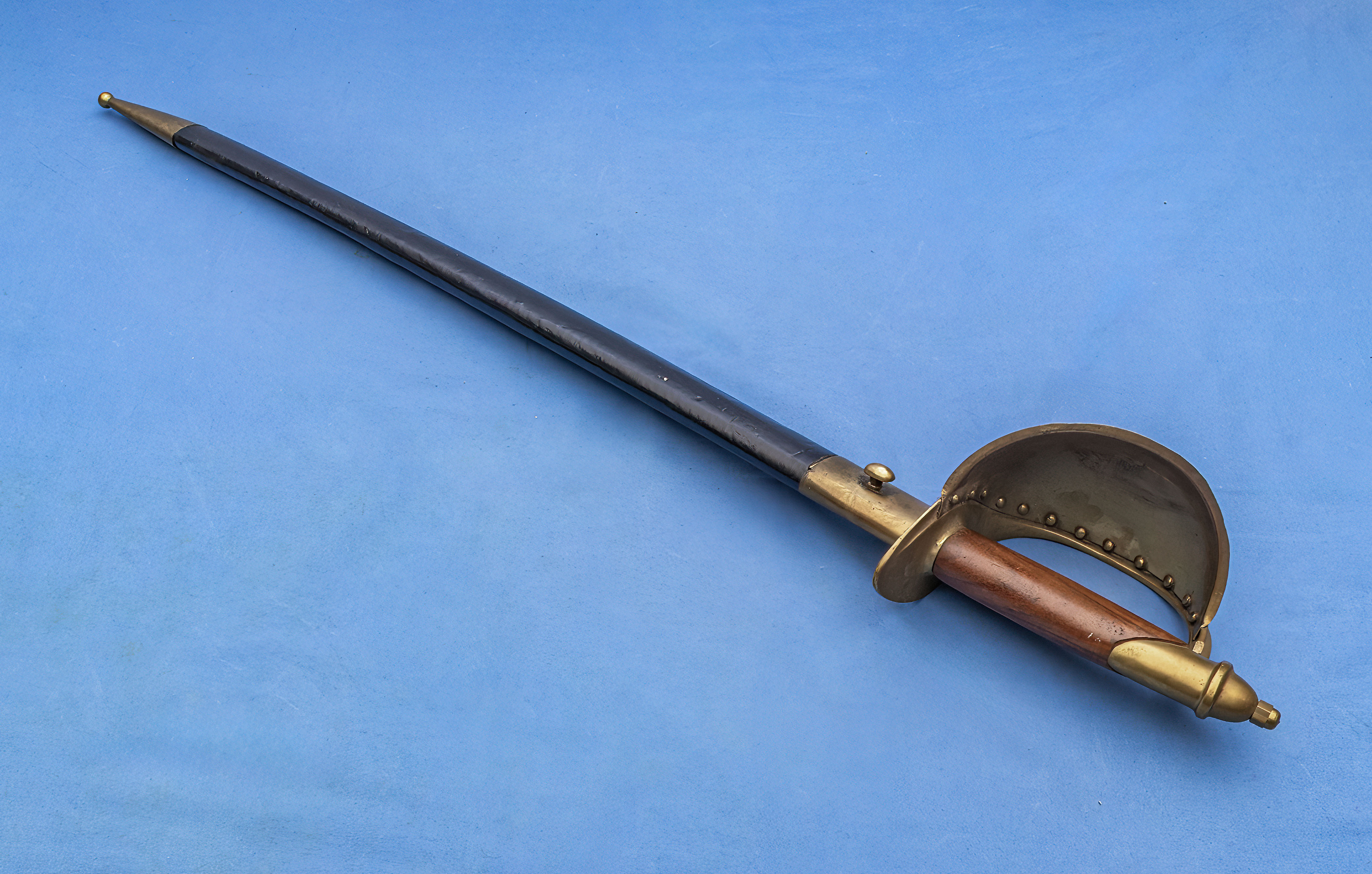 A replica Naval cutlass with black leather scabbard - Image 4 of 6