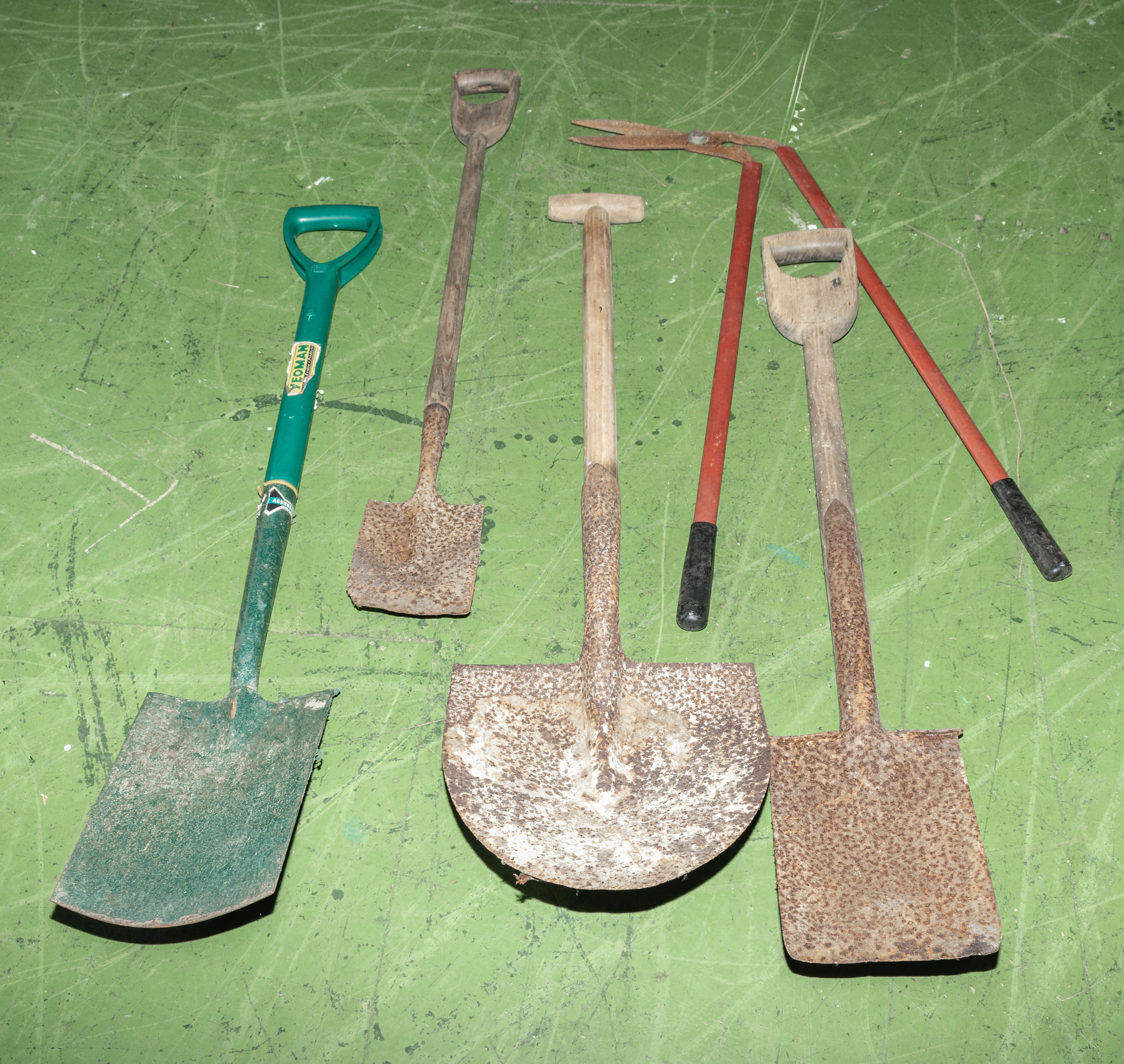 A bundle of vintage garden tools