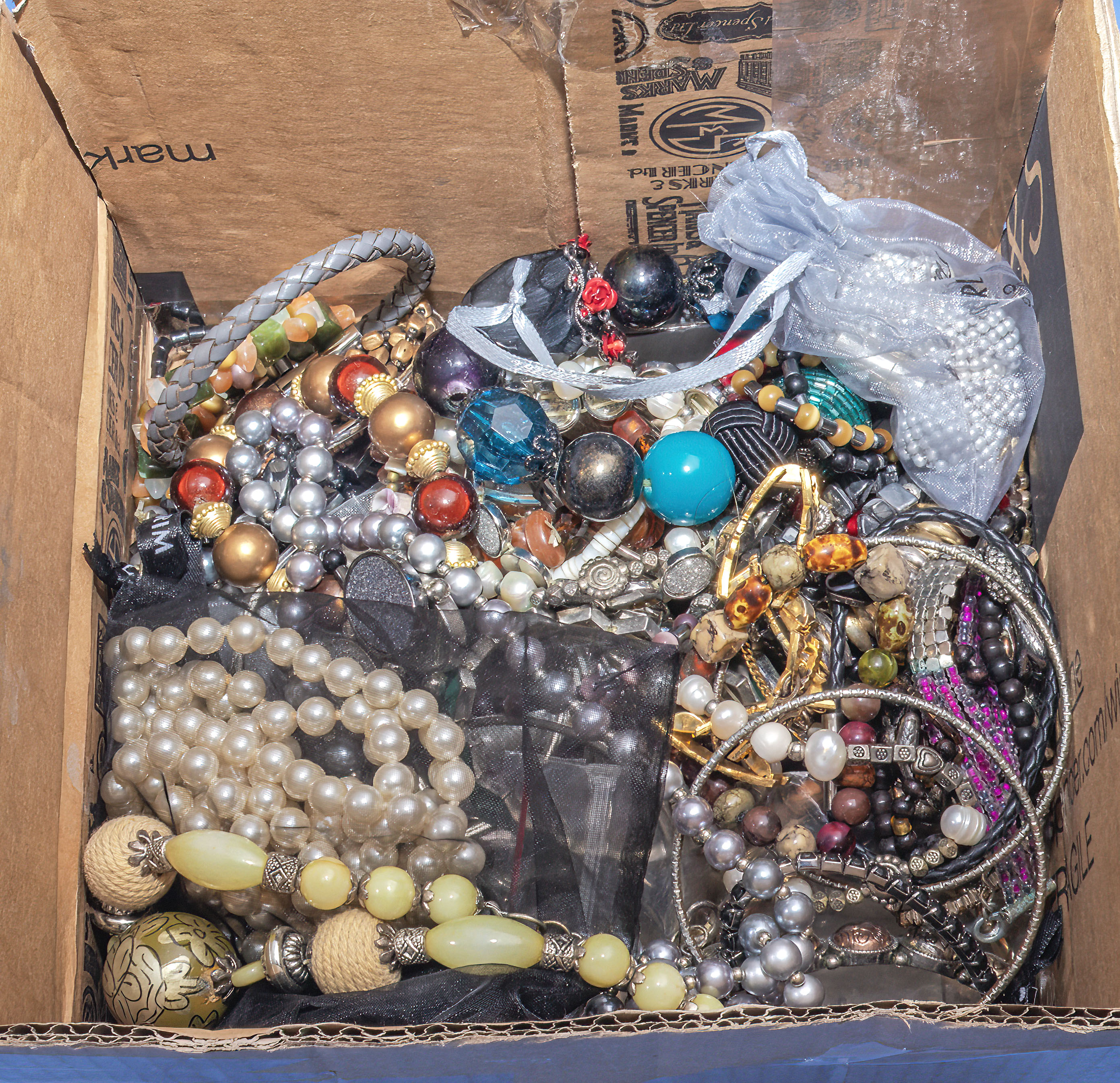 Collection of assorted vintage bangles and bracelets