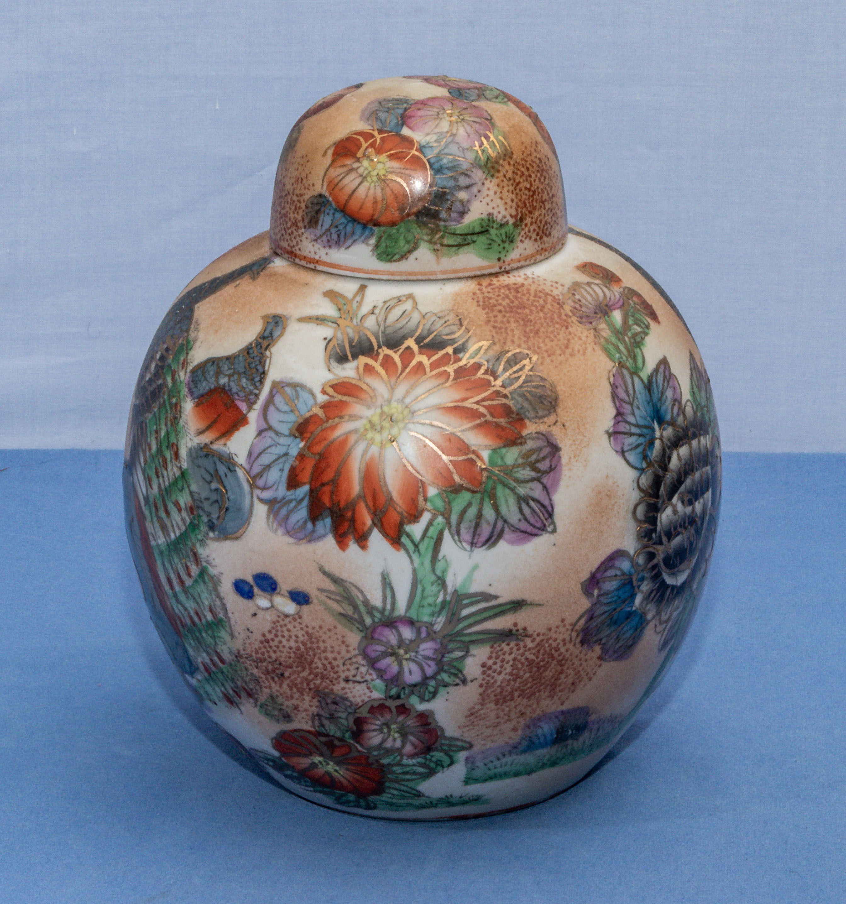 Oriental ginger jar decorated with exotic birds 20cm tall - Image 4 of 8