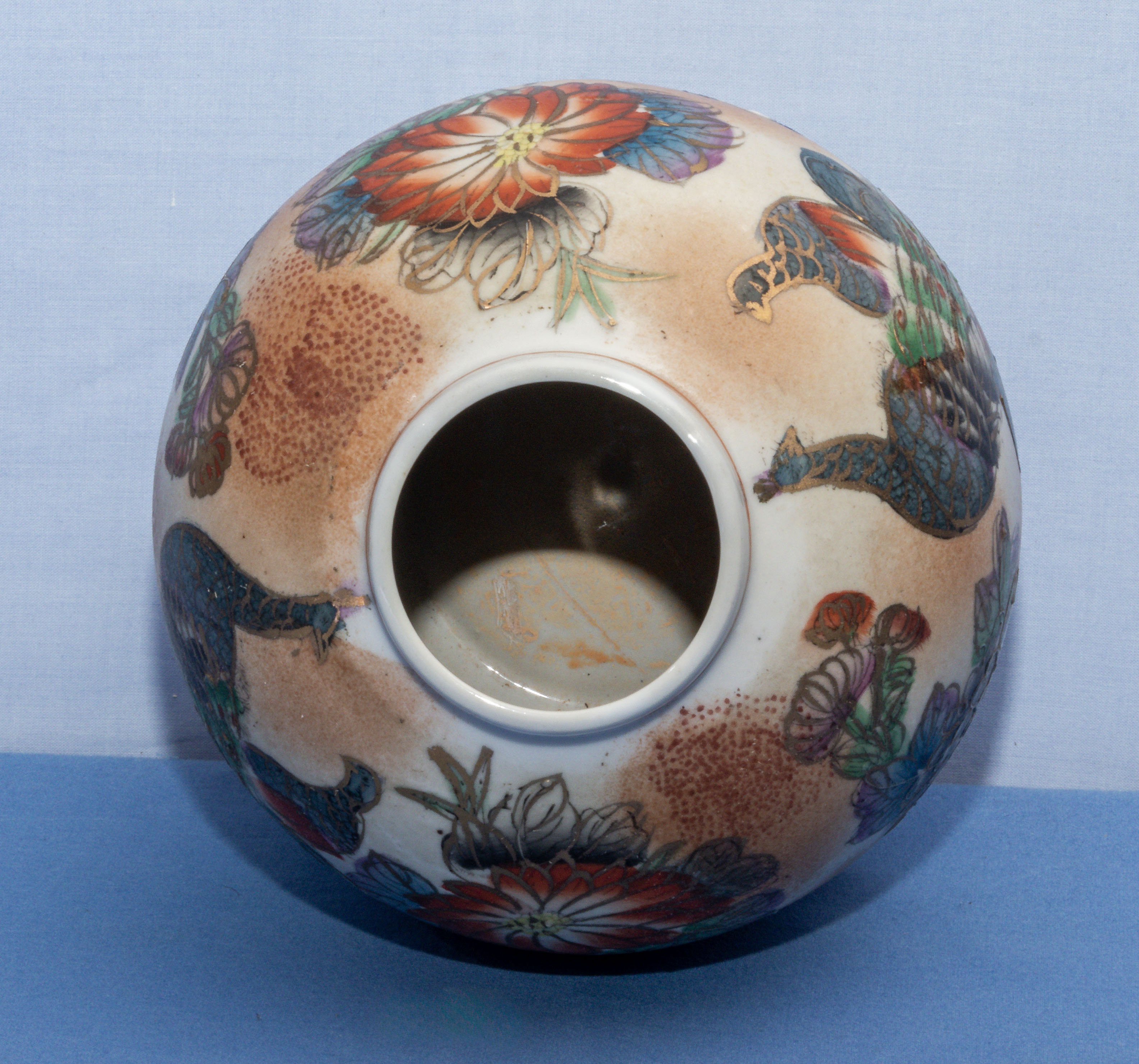 Oriental ginger jar decorated with exotic birds 20cm tall - Image 5 of 8