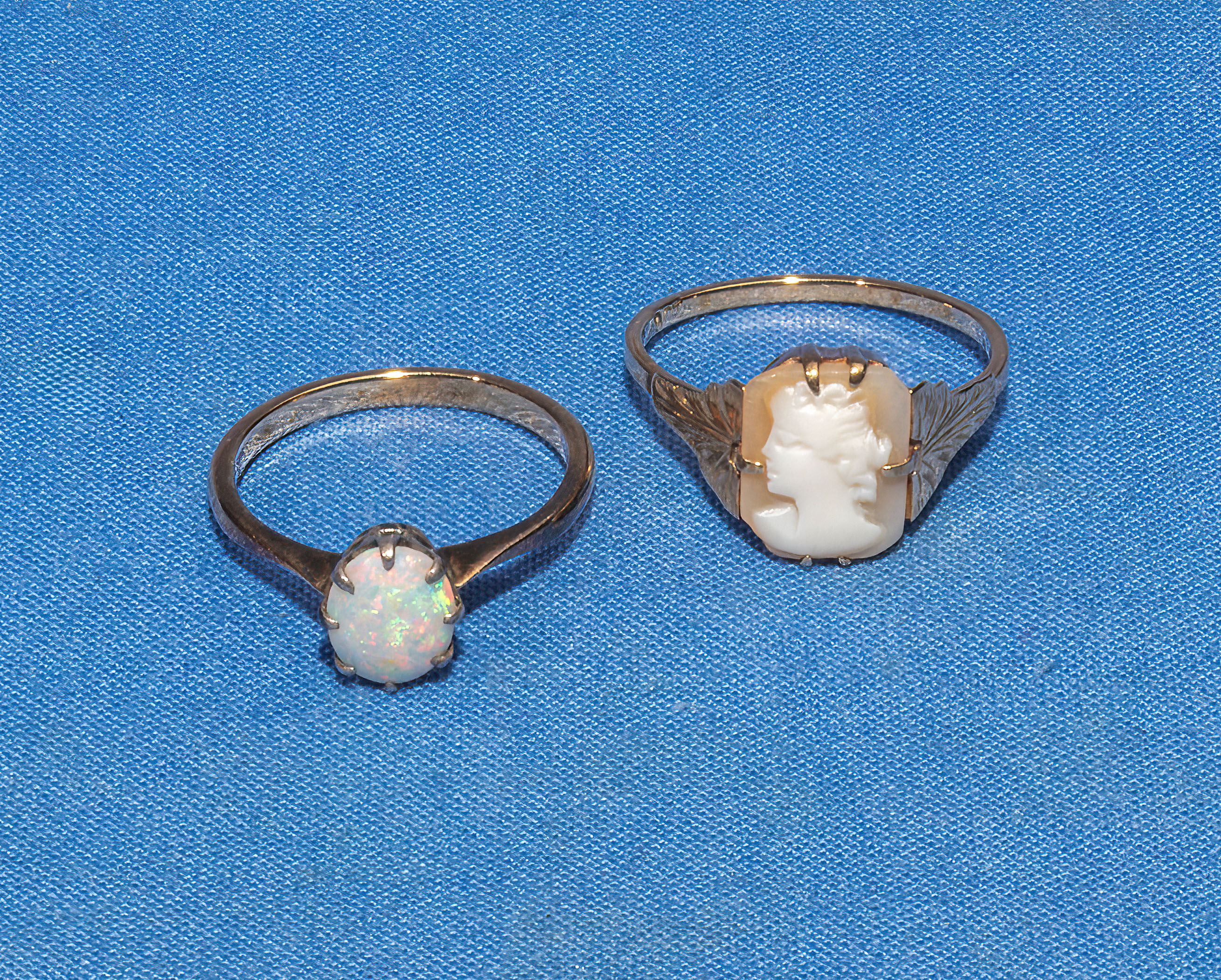 Two 9ct gold rings set with an opal and a cameo