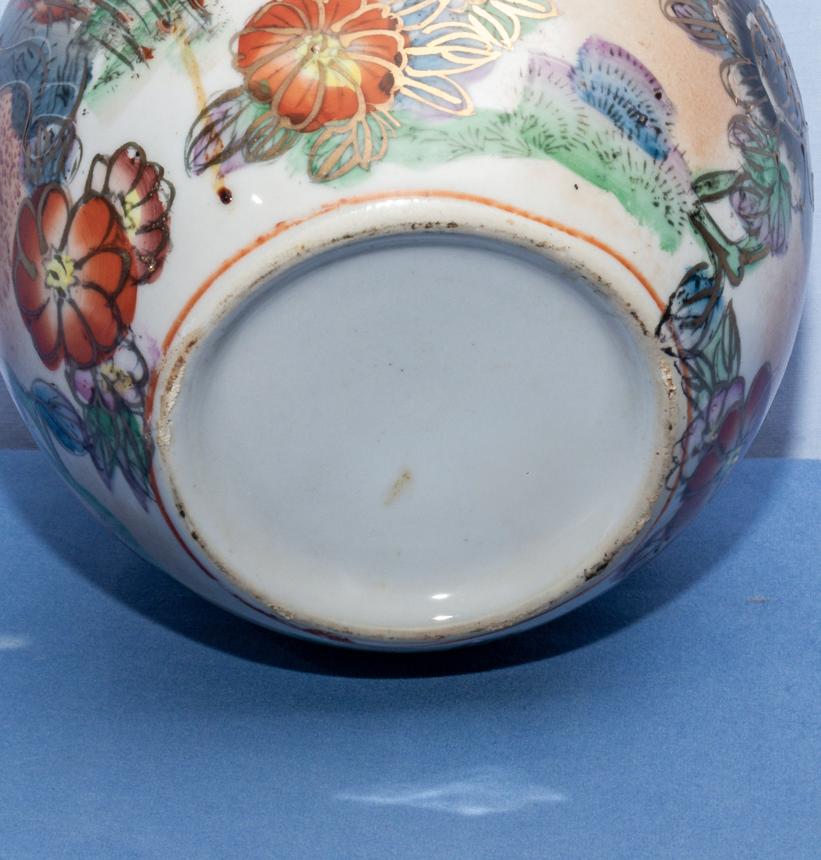 Oriental ginger jar decorated with exotic birds 20cm tall - Image 6 of 8