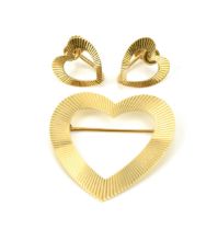 A pair of 14ct yellow gold heart shaped earrings, with ribbed detail, the screw backs stamped '