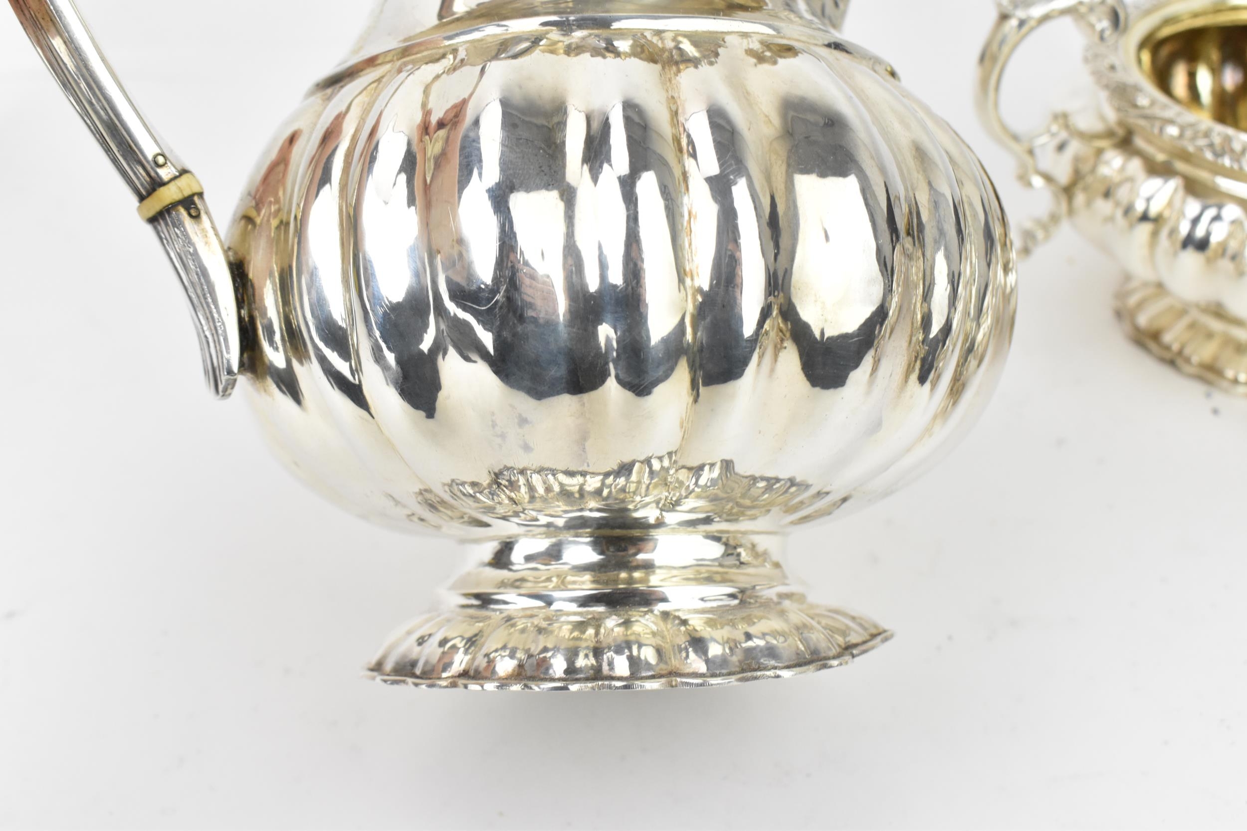 A George IV silver three piece tea service, with near matching silver coffee pot, the tea set by - Image 16 of 21