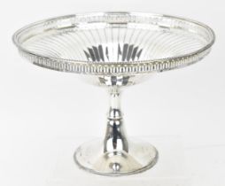 A George V silver tazza by Adie Brothers Ltd, Birmingham 1931, with pierced gallery rim, on a