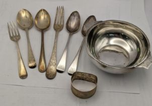 Mixed silver to include a 1940 quaich along with a napkin ring and various silver spoons and forks