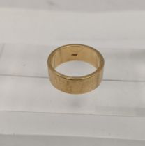 A gold wedding band stamped 14k total weight 7.2g