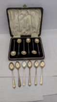 A boxed set of six silver coffee spoons together with a set of six silver tea spoons, total weight