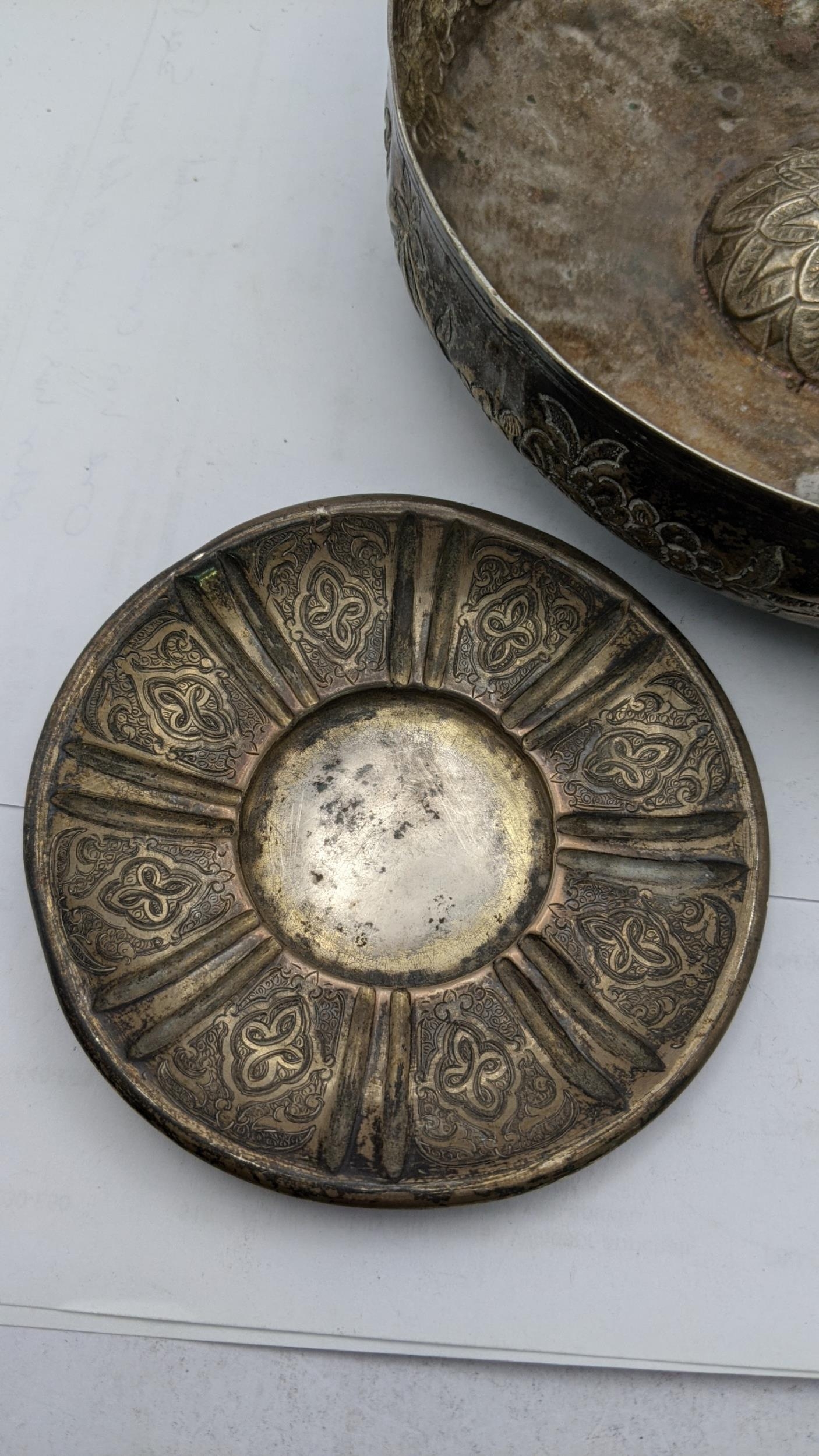 A white metal pin dish together with a white metal embossed bowl total 185.1g Location: - Image 3 of 3