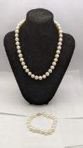 Pearl necklace & bracelet 585 gold clasp Location:
