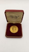 A cased 22ct gold Sir Winston Churchill commemorative medal, no 1186, by Edward Jones Ltd, to