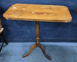 An early 19th century walnut topped occasional table on three splayed legs, 72cm h x 70.5cm w