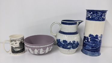 A mixed lot to include a late 18th/early 19th century pearlware blue and white jug, Wedgwood pink