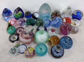 A selection of paperweights to include Caithness Cactus Reflection, True Colours and others (34)