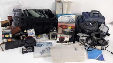 Mixed photographic equipment to include a Brownie Model D, Con MV530i camcorder and other items