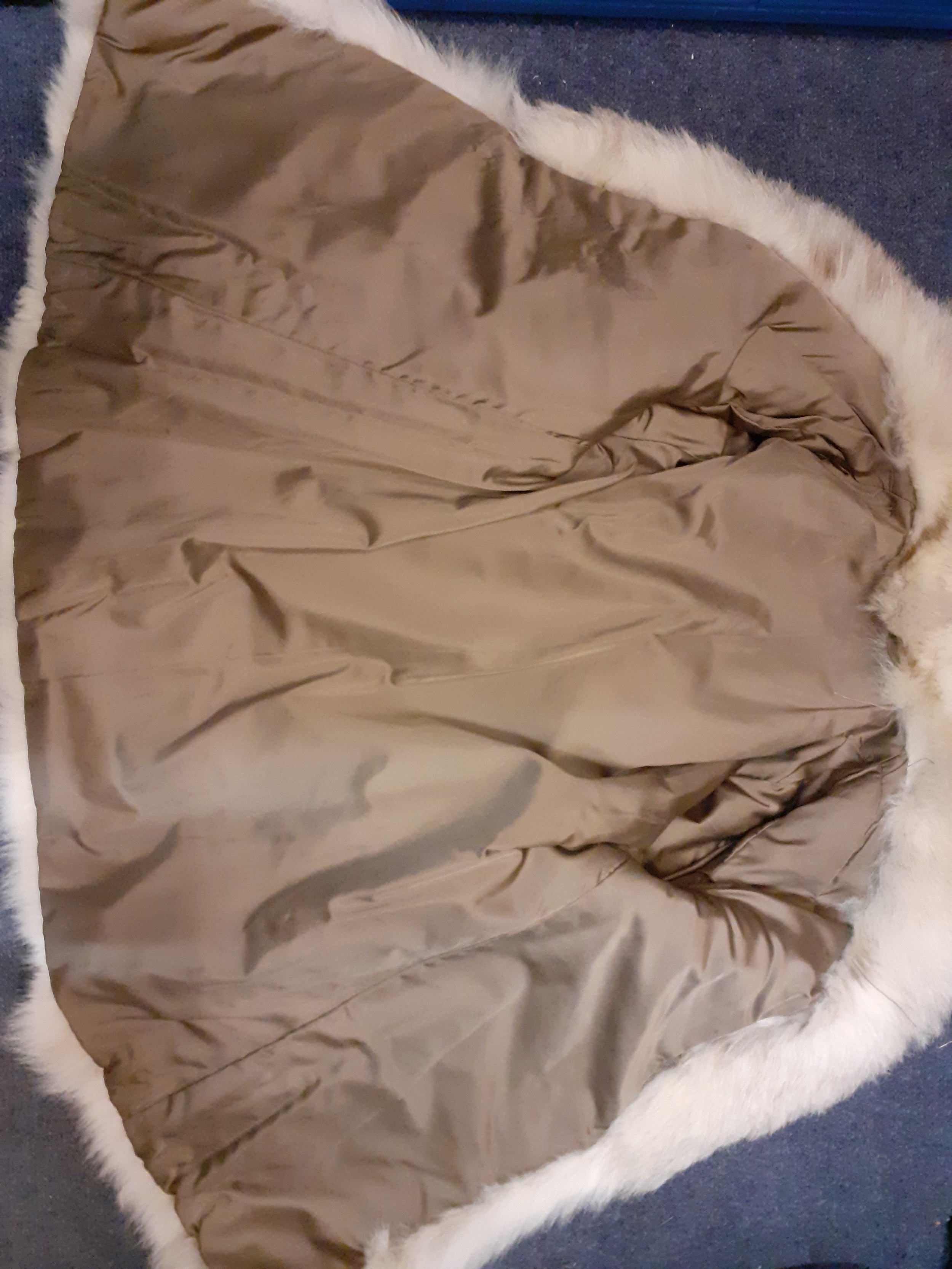 A late 20th Century arctic fox jacket having a shawl collar and a brown satin lining, approx 38" - Image 4 of 4