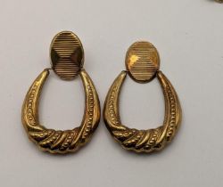 A pair of yellow metal hoop earrings, A/F 5.1g, Location: CAB6