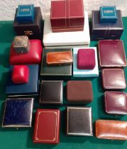 A quantity of vintage and modern jewellery boxes to include leather examples. Location: R1.5