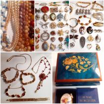 Vintage costume jewellery comprising bead necklaces, brooches and clips to include Sarah Coventry,