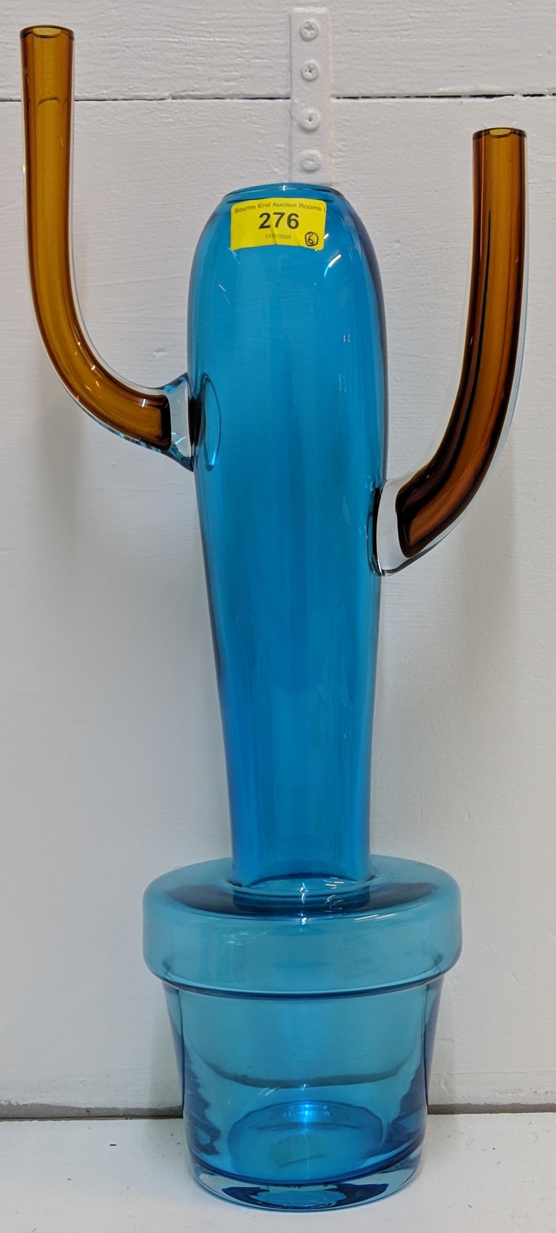 A Conran blue glass vase (signed), two yellow decoratively designed drinking glass, a pink glass - Image 3 of 5