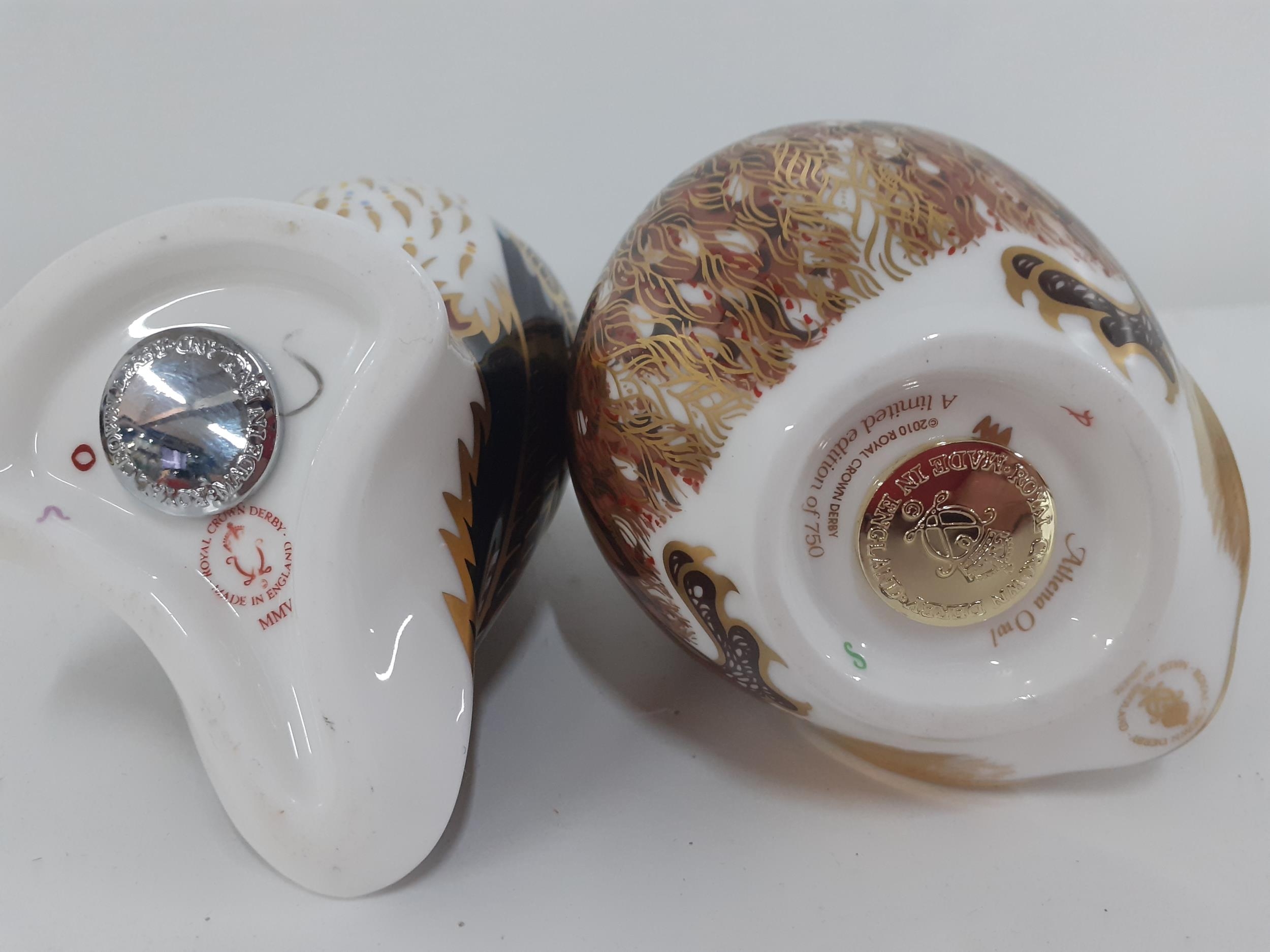 A Crown Derby Athena Owl with gold coloured stopper together with a Crown Derby model of a puffin - Image 2 of 2