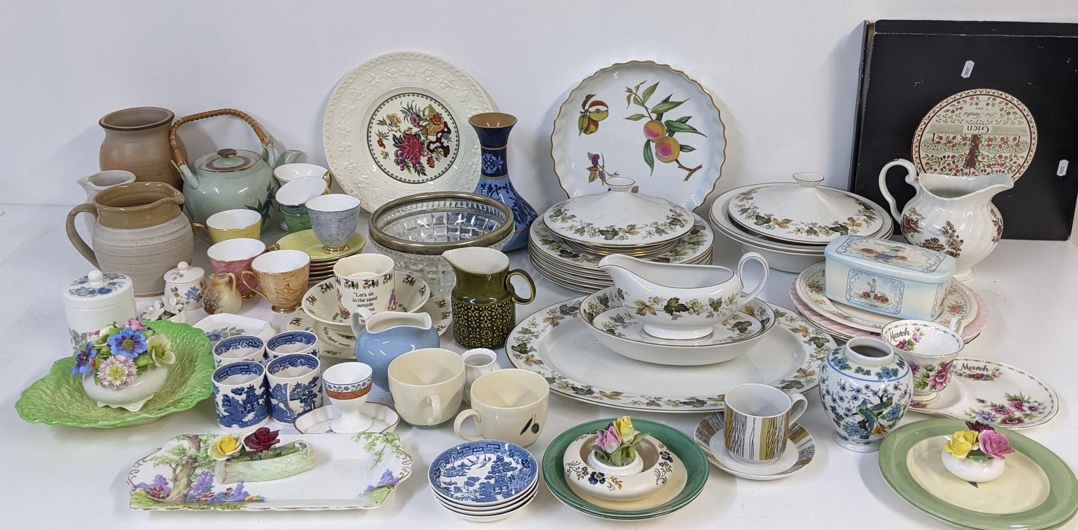 A mixed lot to include a Victorian Minton vase, Royal Albert Gossamer tea cups and saucers,