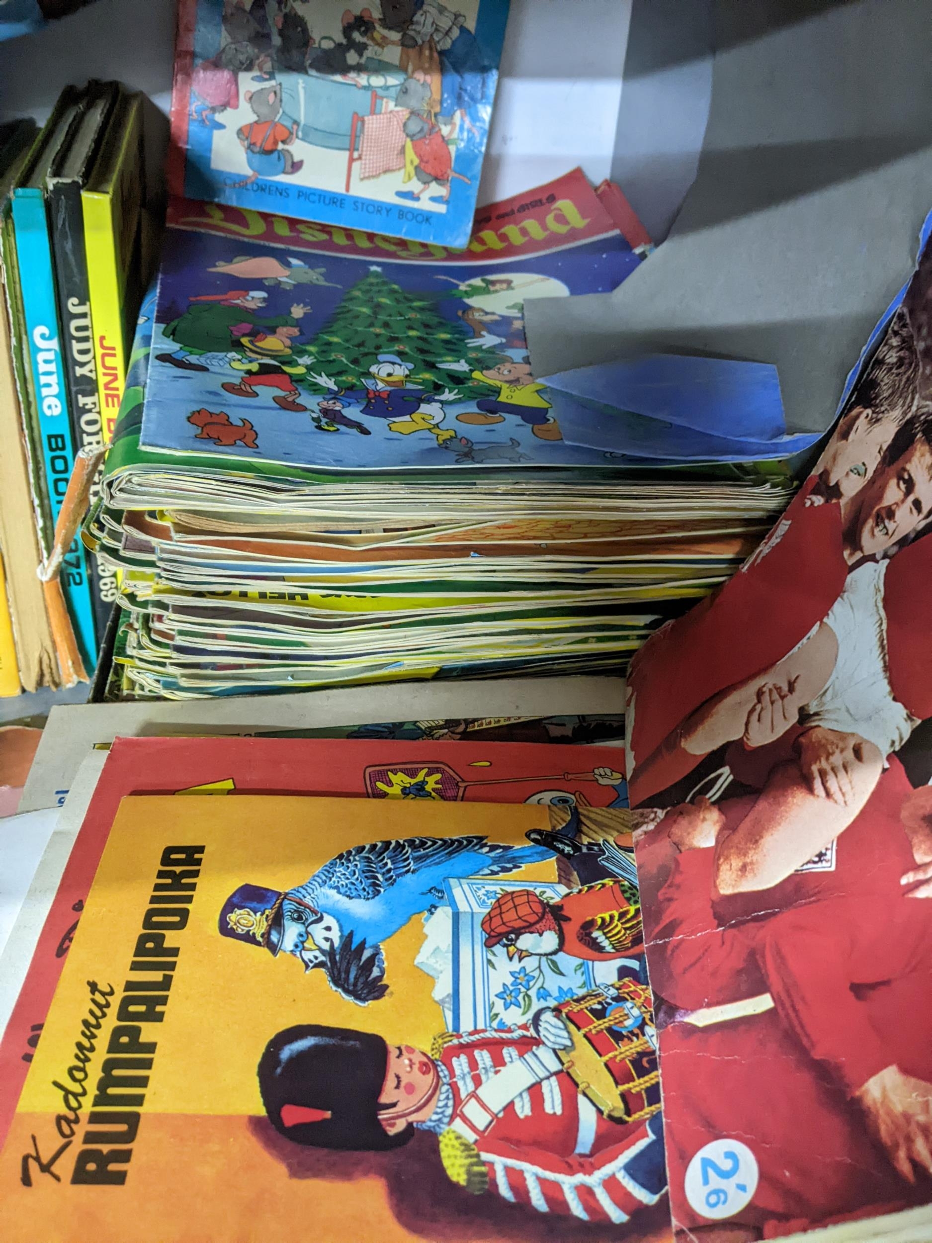 A quantity of children's books, annuals, comics, magazines and other items to include Enid Blyton, - Image 5 of 5