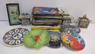 A mixed lot to include collectors teapots, comics including Star Wars and others Location: