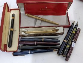 Mixed pens to include two Parker fountain pens with 14k gold nibs, a Waterman with 14k gold rib,