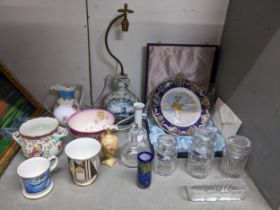 Mixed lot of ceramics and glassware to include a 19th century Vienna porcelain twin handled cache