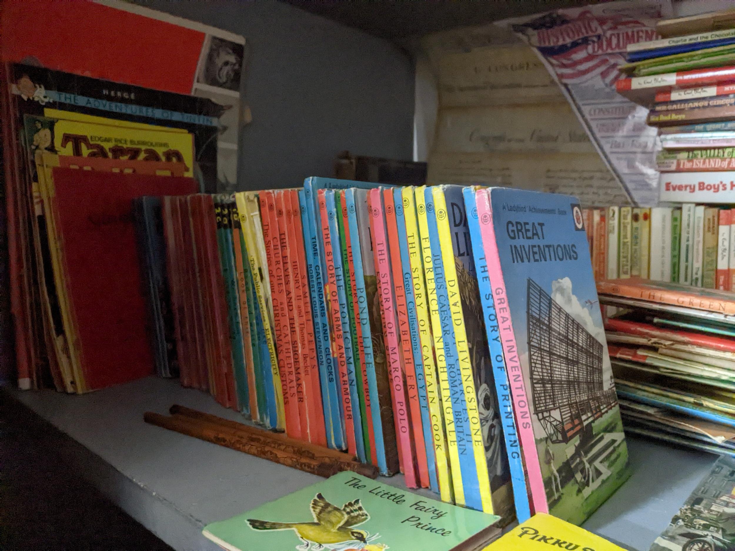 A quantity of children's books, annuals, comics, magazines and other items to include Enid Blyton, - Image 2 of 5