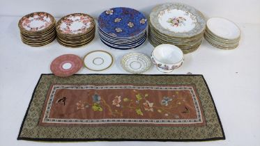 A mixed lot to include Royal Crown Derby 2649 pattern saucers, early 19th century Spode plates,