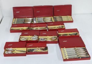 A quantity of Ashberry silver plated cutlery and flatware, to include desert knives, dessert