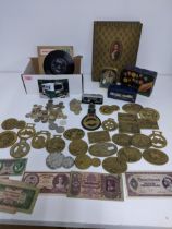 A mixed lot to include various Hungarian bank notes and coinage, brass steam rally plaques and horse