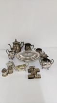 Mixed silver plated items to include a four footed and pierced oval shaped dish, sauce boat, six