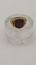 A yellow metal Sardonyx agate shield signet ring 7.1g Location: