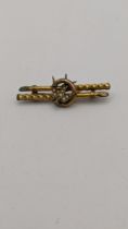 A 9ct gold and pearl Victorian bar brooch 2.8g Location: