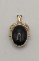 A 9ct gold chrysoprase and black onyx fob pendant 13.4g Location: