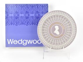 A Wedgwood tri-colour dice pattern commemorative plate, limited edition 189/250, 1981, in sage