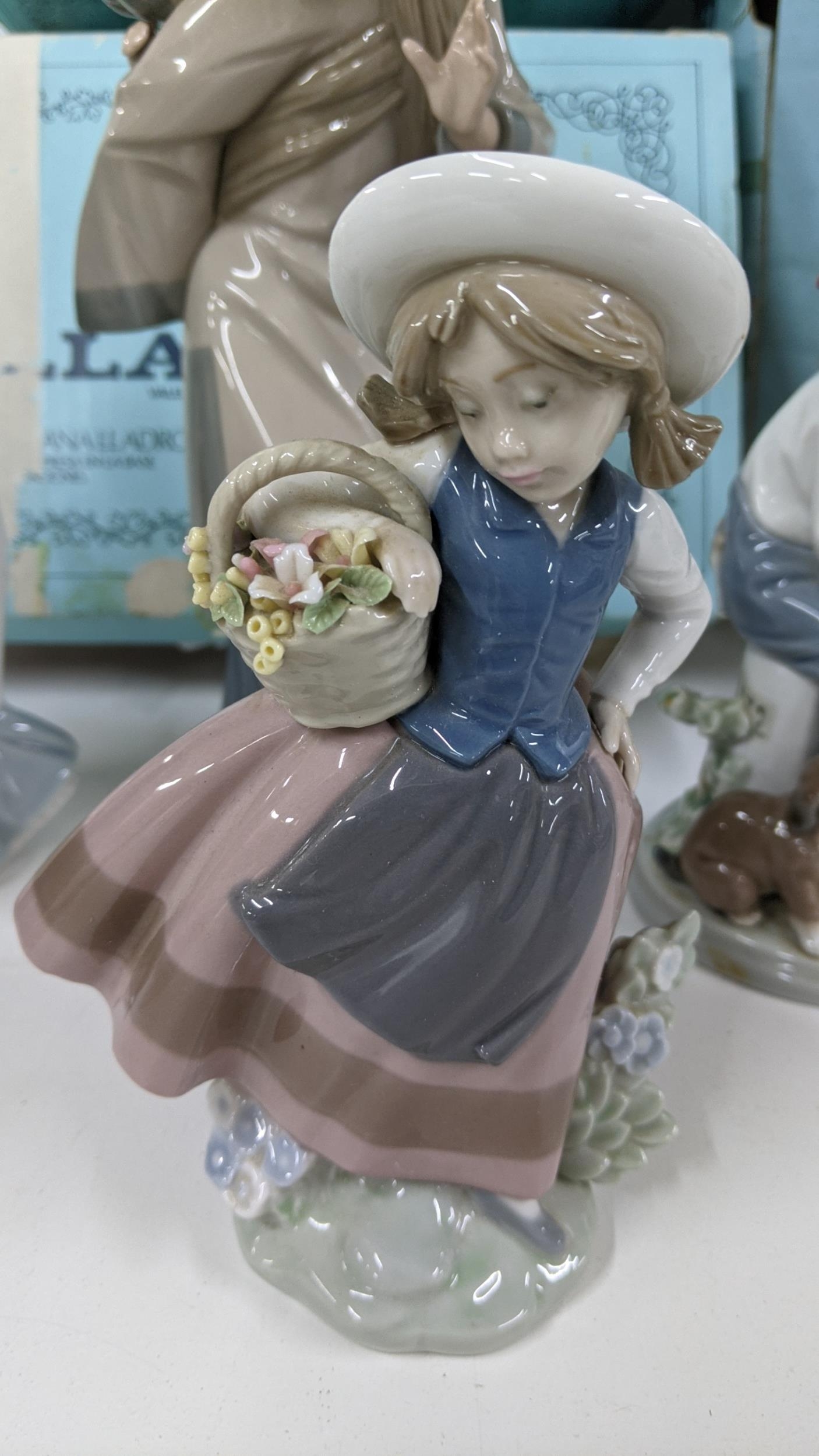 Mixed Lladro figurines, boxed, to include Sweet Scents, girl with a basket of flowers, unboxed and - Image 7 of 14