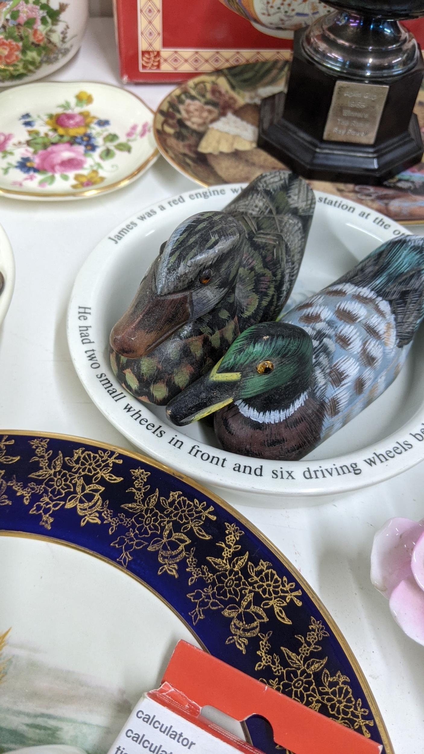 A mixed lot to include wooden ducks, mixed silver plate to include a pierced oval shaped bowl, - Image 5 of 12