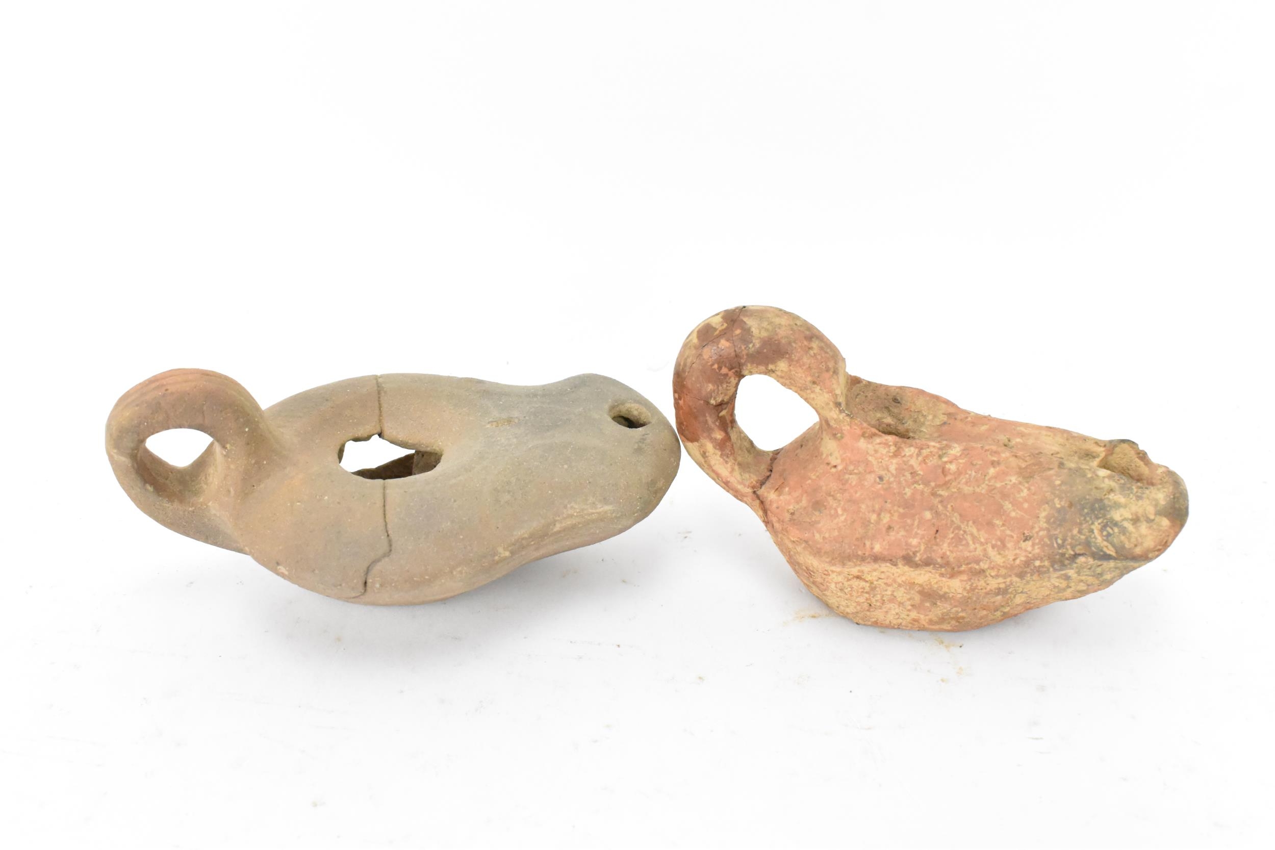 A collection of Roman pottery to include two terracotta oil lamps, a pot, a crescent shaped handle - Image 6 of 8
