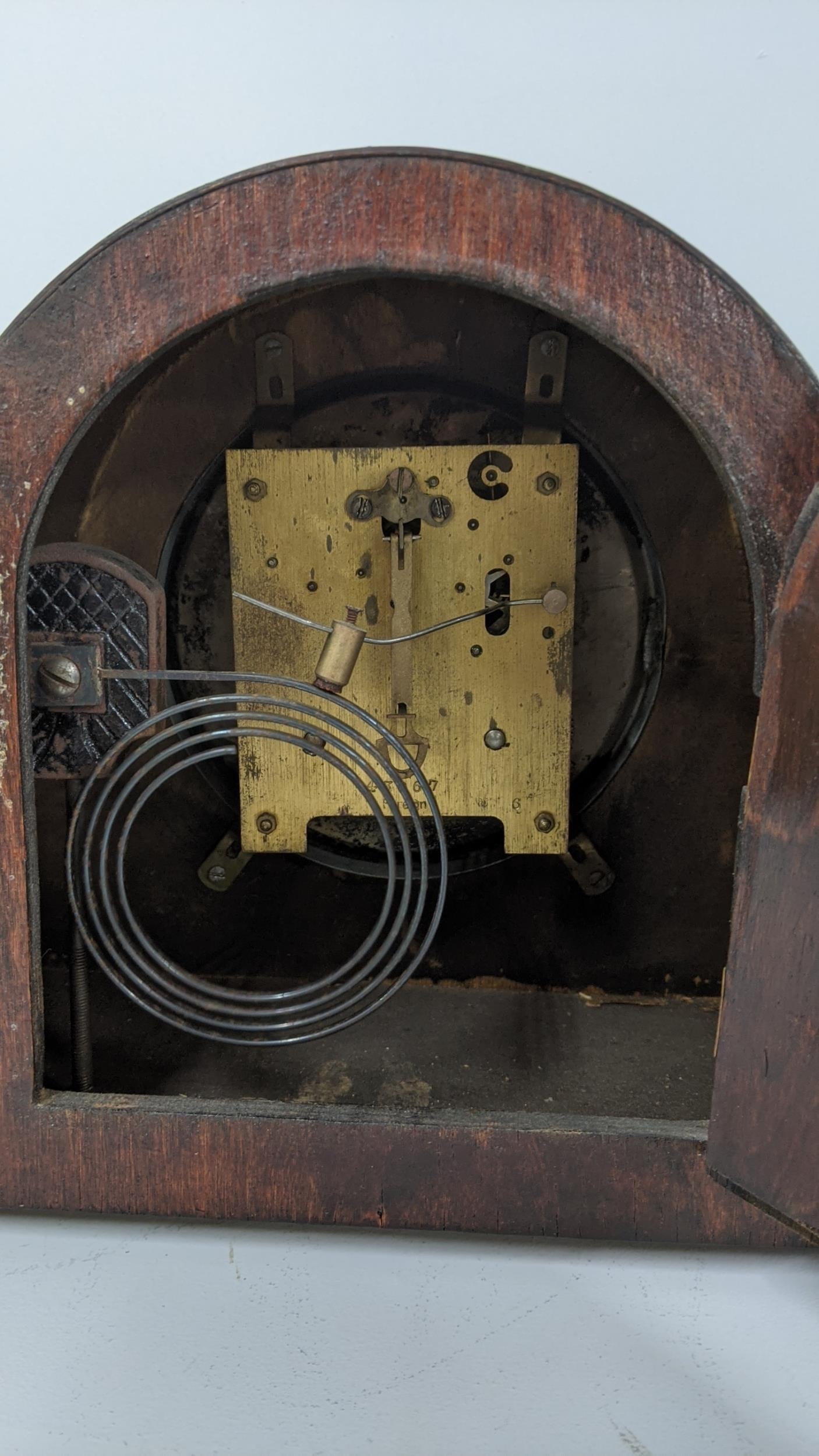 Two early 20th clocks to include a black slate marble mantle clock and one other, Location: - Image 10 of 10